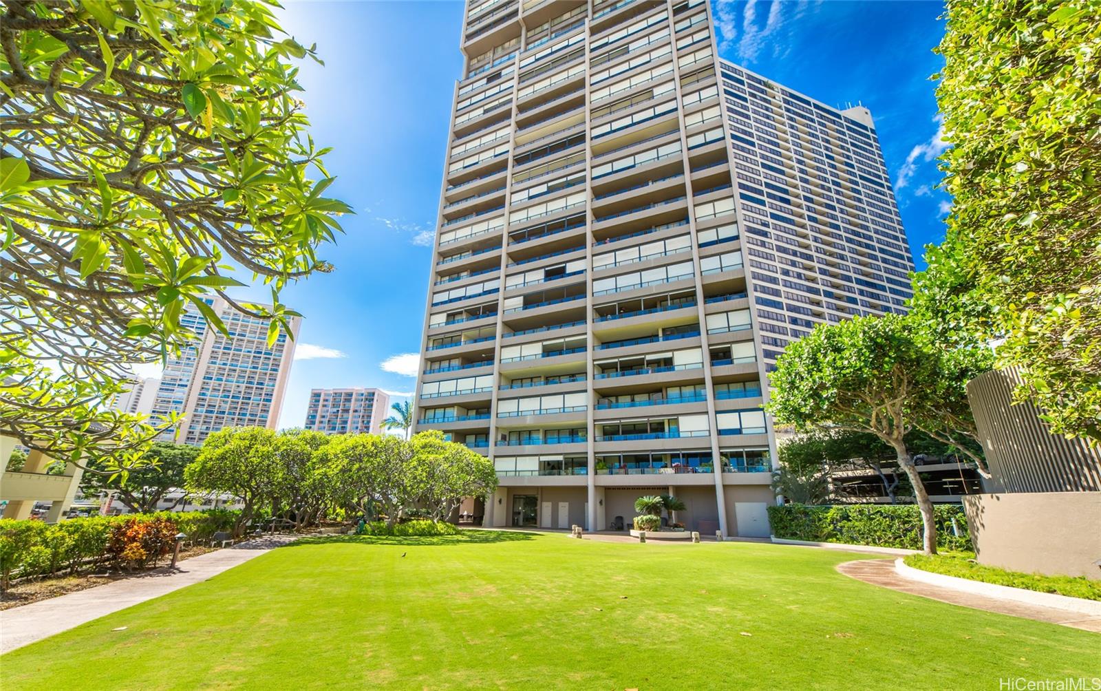 Royal Iolani condo # 3705, Honolulu, Hawaii - photo 19 of 24