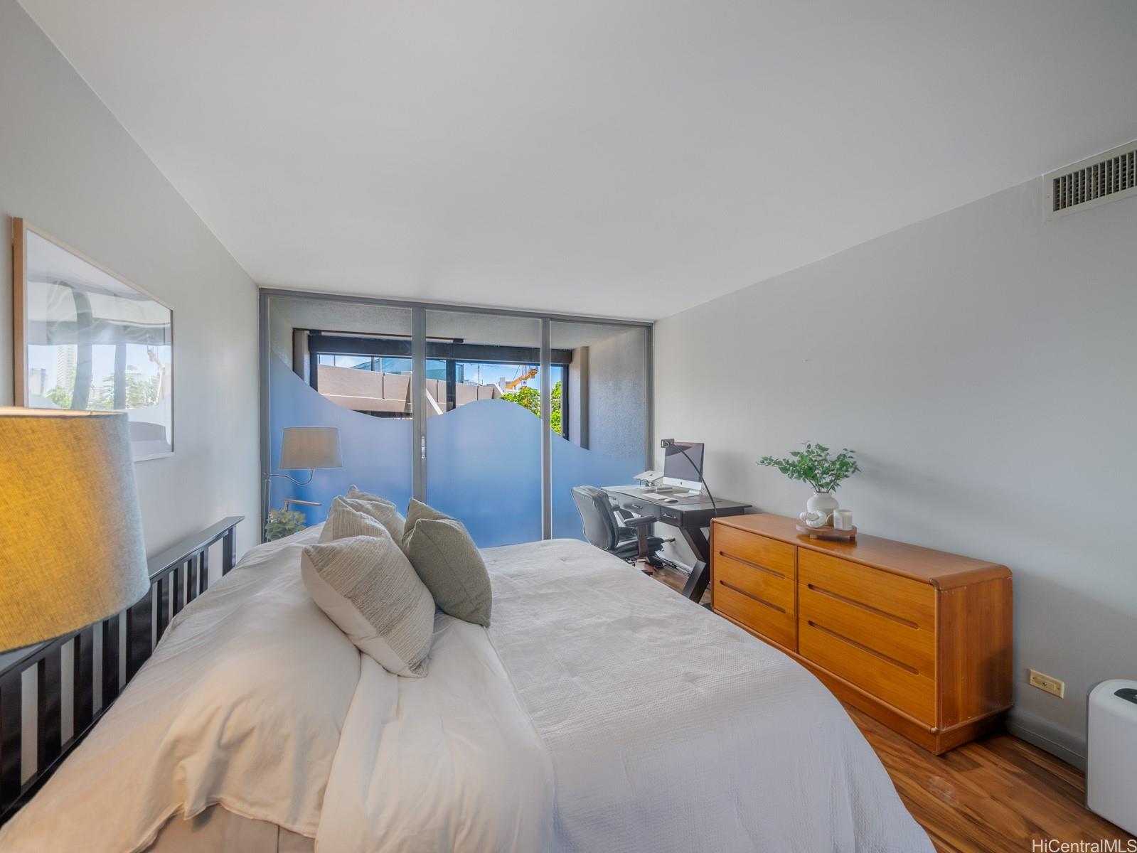 Royal Iolani condo # 501, Honolulu, Hawaii - photo 12 of 20