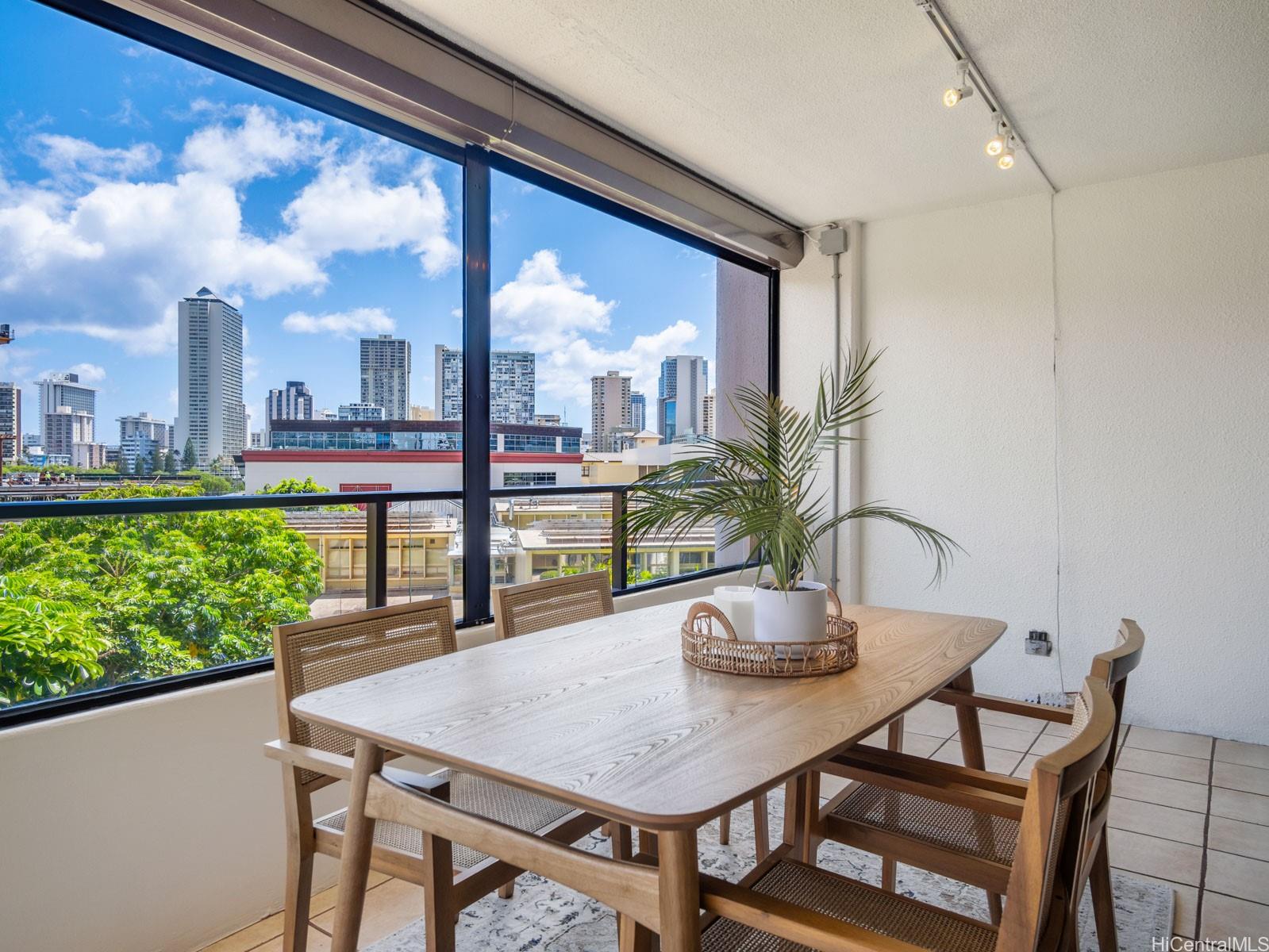 Royal Iolani condo # 501, Honolulu, Hawaii - photo 6 of 20