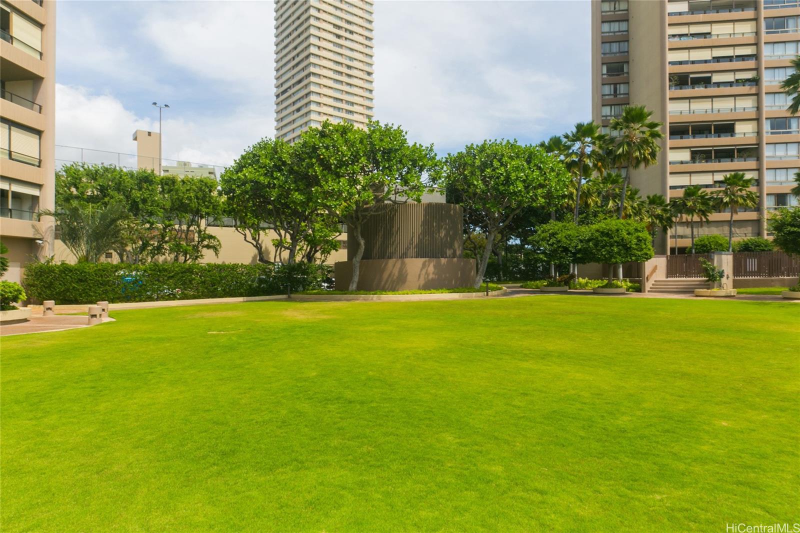 Royal Iolani condo # DH1001, Honolulu, Hawaii - photo 16 of 25