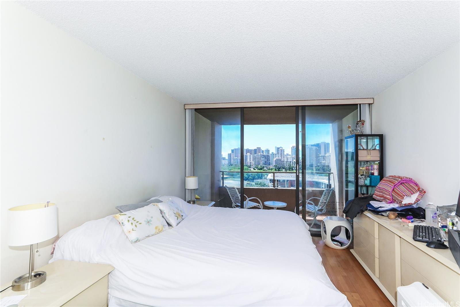 Royal Iolani condo # DH1001, Honolulu, Hawaii - photo 7 of 25