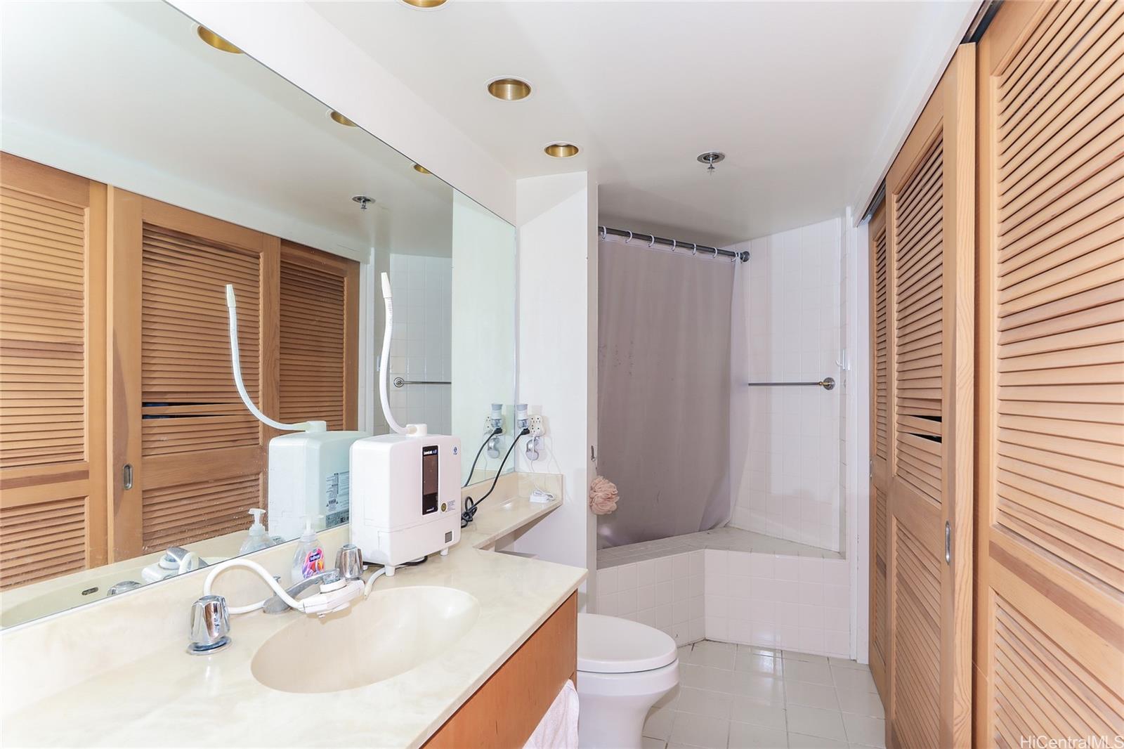 Royal Iolani condo # DH1001, Honolulu, Hawaii - photo 9 of 25