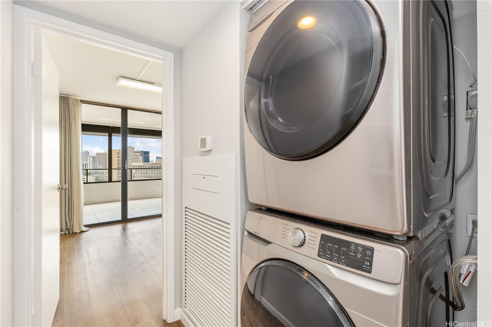 Royal Iolani condo # DH1907, Honolulu, Hawaii - photo 7 of 24