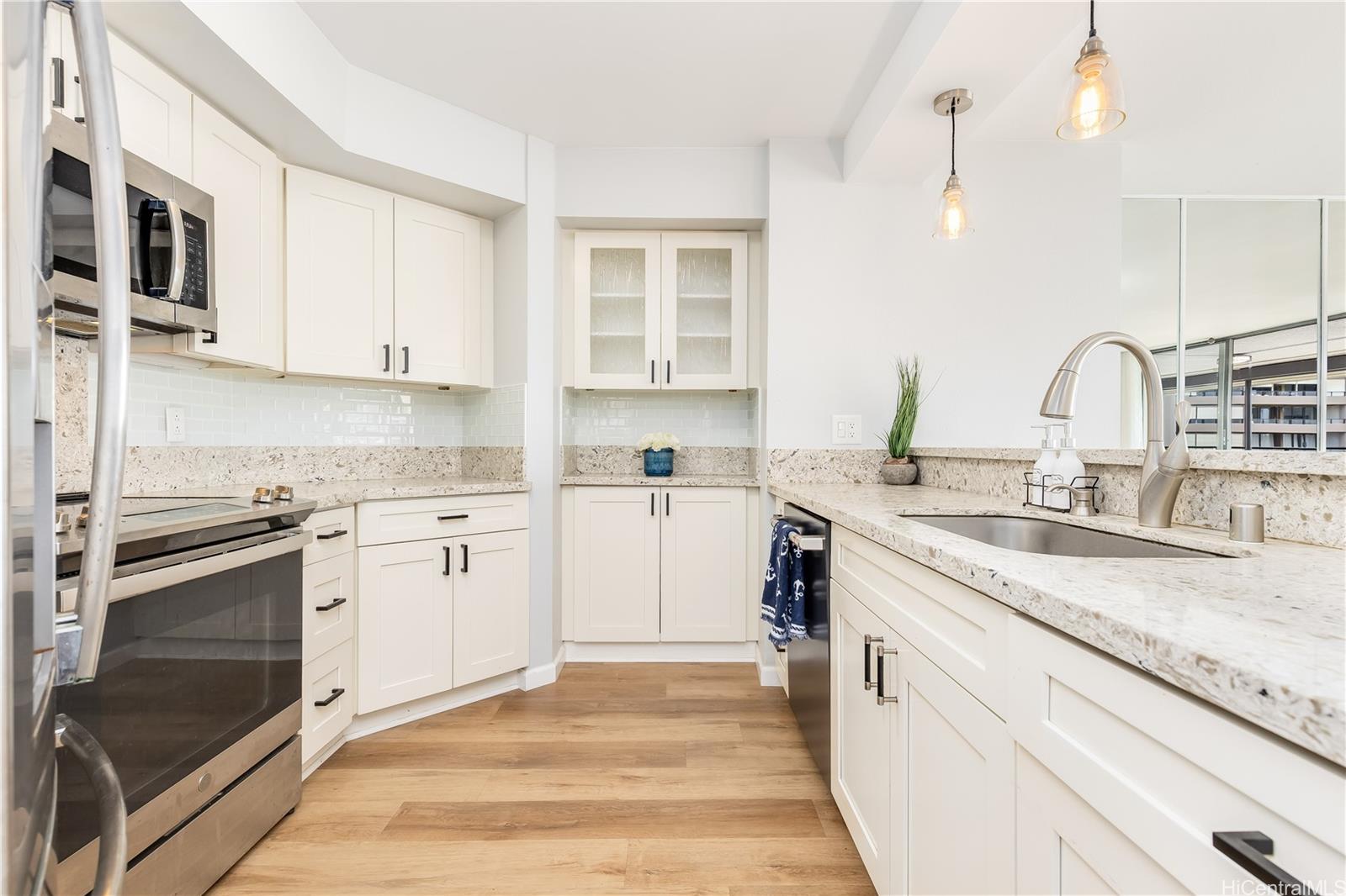 Royal Iolani condo # DH1907, Honolulu, Hawaii - photo 2 of 24