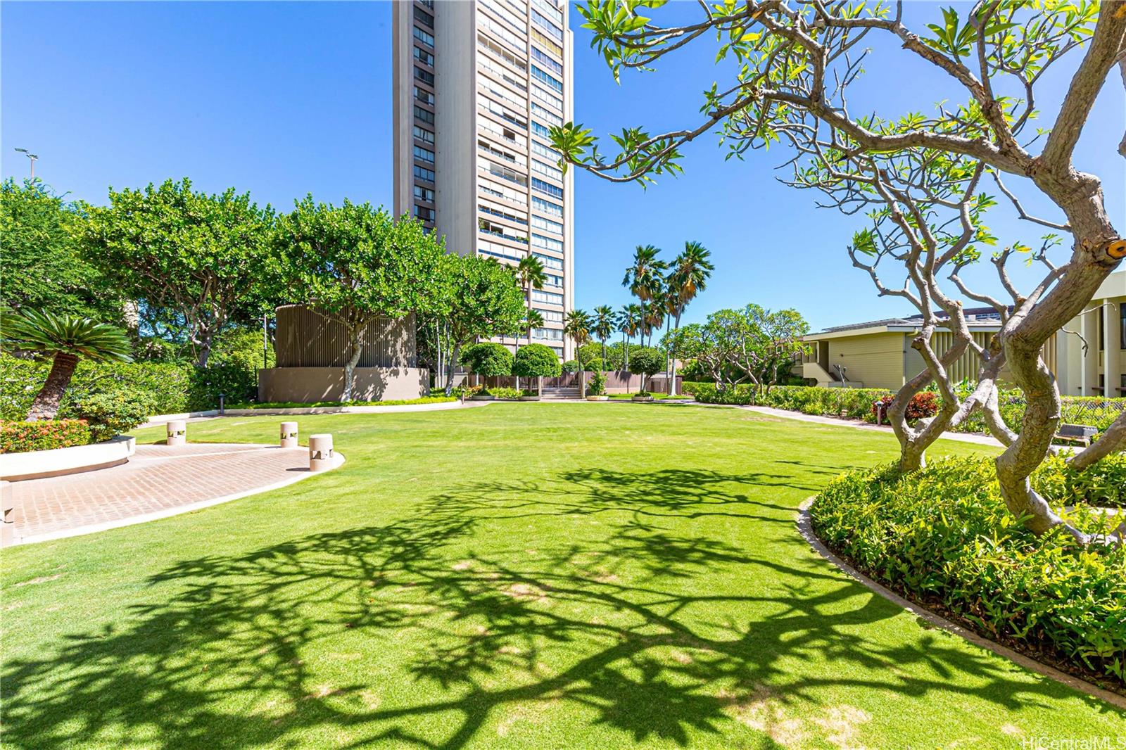 Royal Iolani condo # DH1907, Honolulu, Hawaii - photo 17 of 24