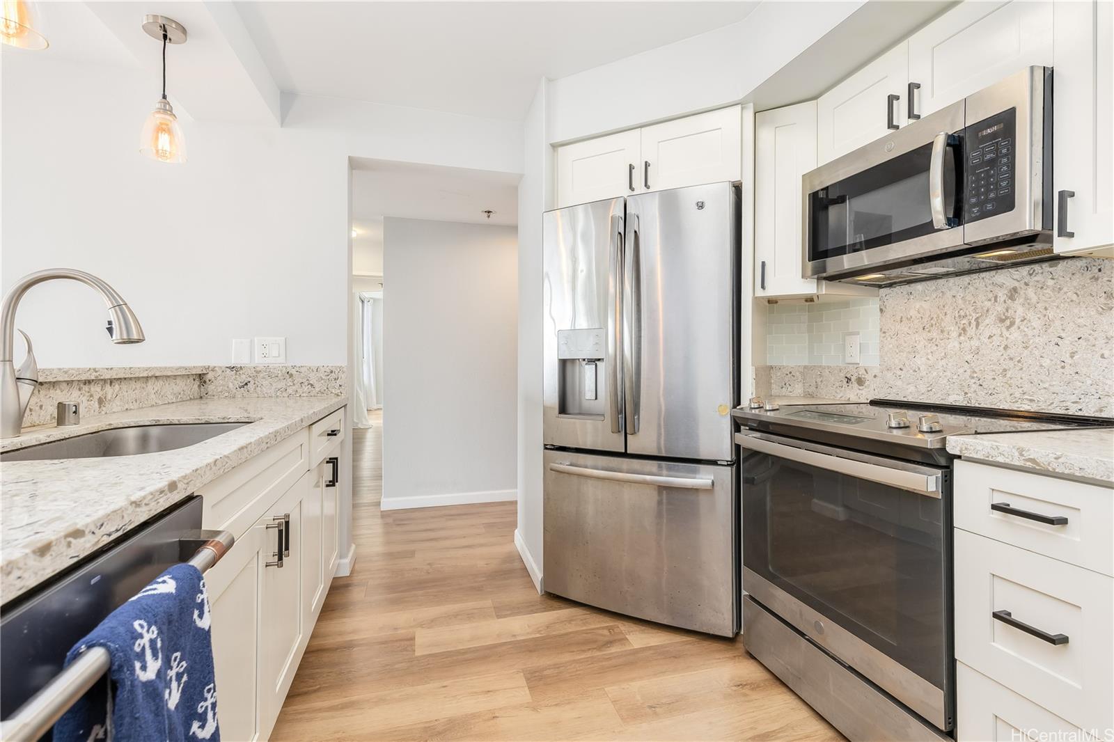 Royal Iolani condo # DH1907, Honolulu, Hawaii - photo 3 of 24