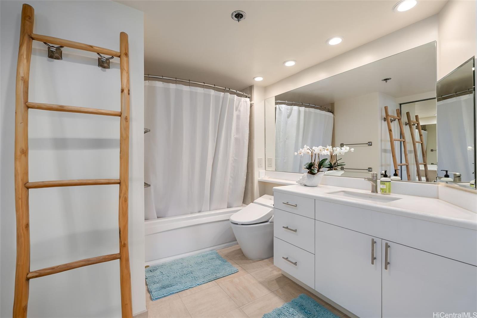 Royal Iolani condo # DH2303, Honolulu, Hawaii - photo 15 of 24