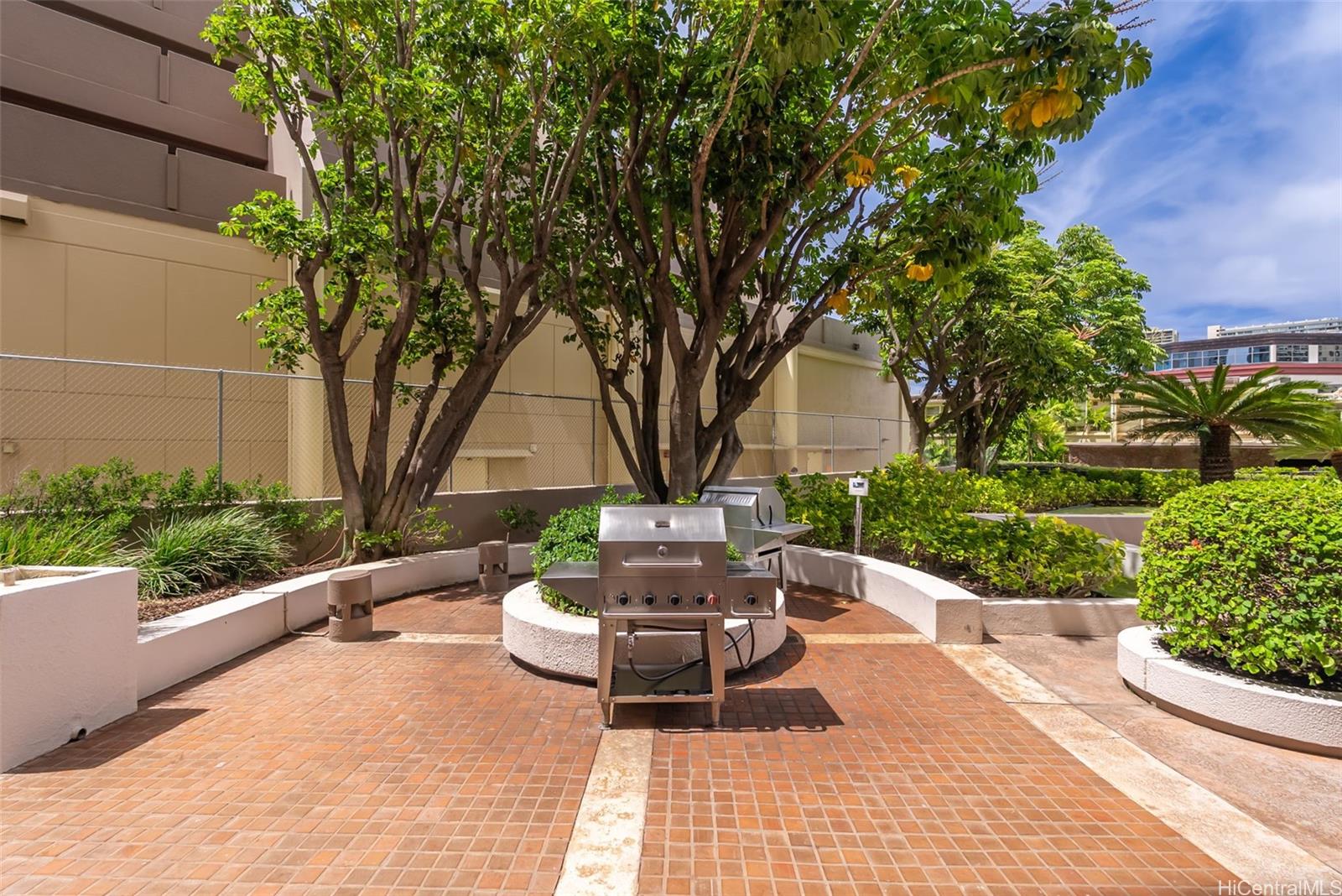 Royal Iolani condo # DH2303, Honolulu, Hawaii - photo 21 of 24