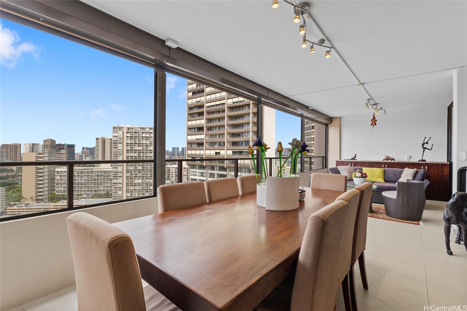 Royal Iolani condo # DH/2807, Honolulu, Hawaii - photo 2 of 25