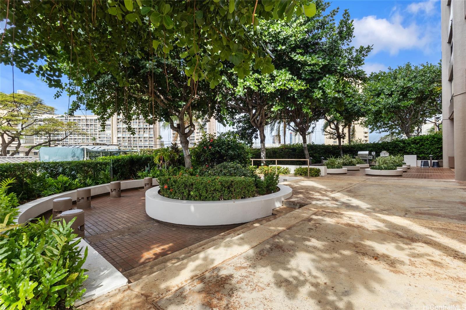 Royal Iolani condo # DH/2807, Honolulu, Hawaii - photo 19 of 25