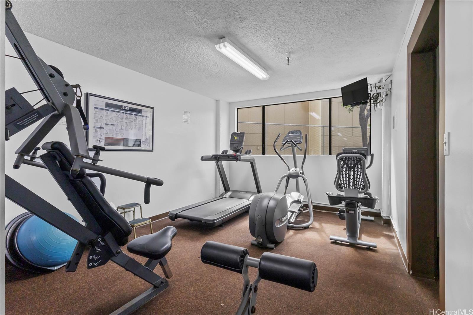 Royal Iolani condo # DH/2807, Honolulu, Hawaii - photo 20 of 25