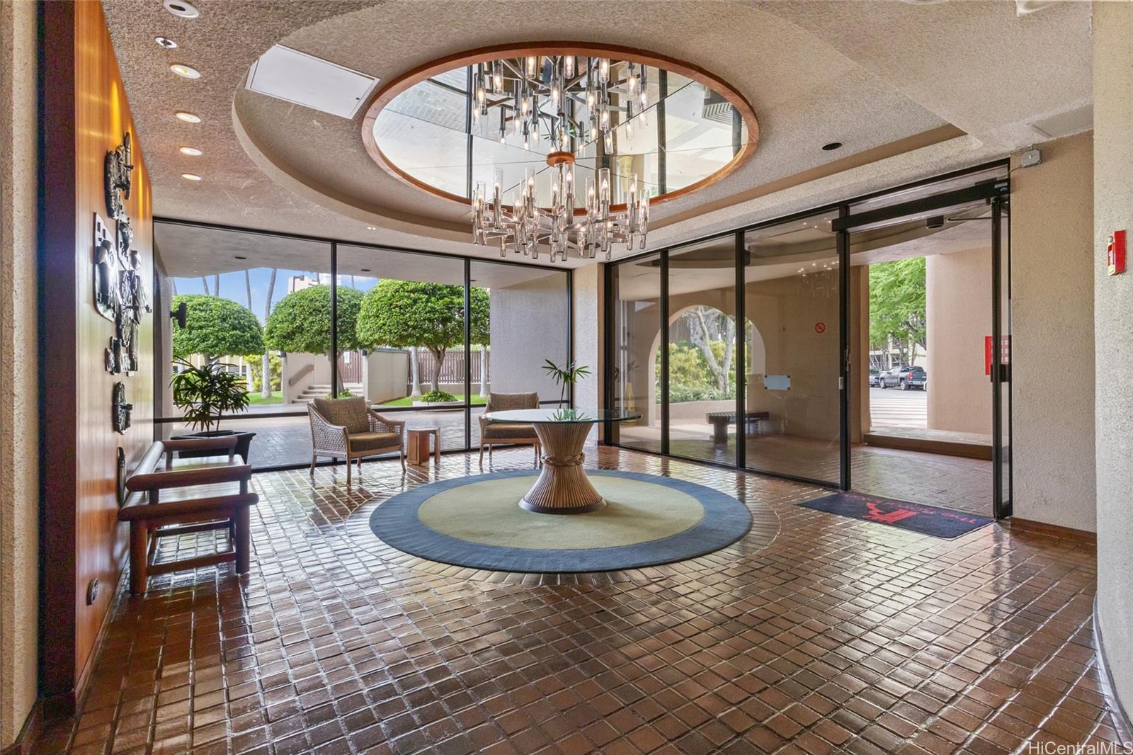 Royal Iolani condo # DH/2807, Honolulu, Hawaii - photo 22 of 25