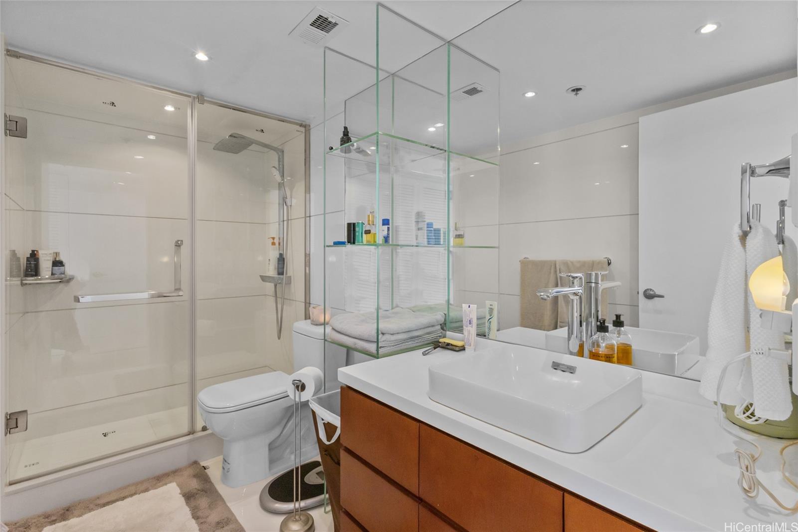 Royal Iolani condo # DH/2807, Honolulu, Hawaii - photo 5 of 25