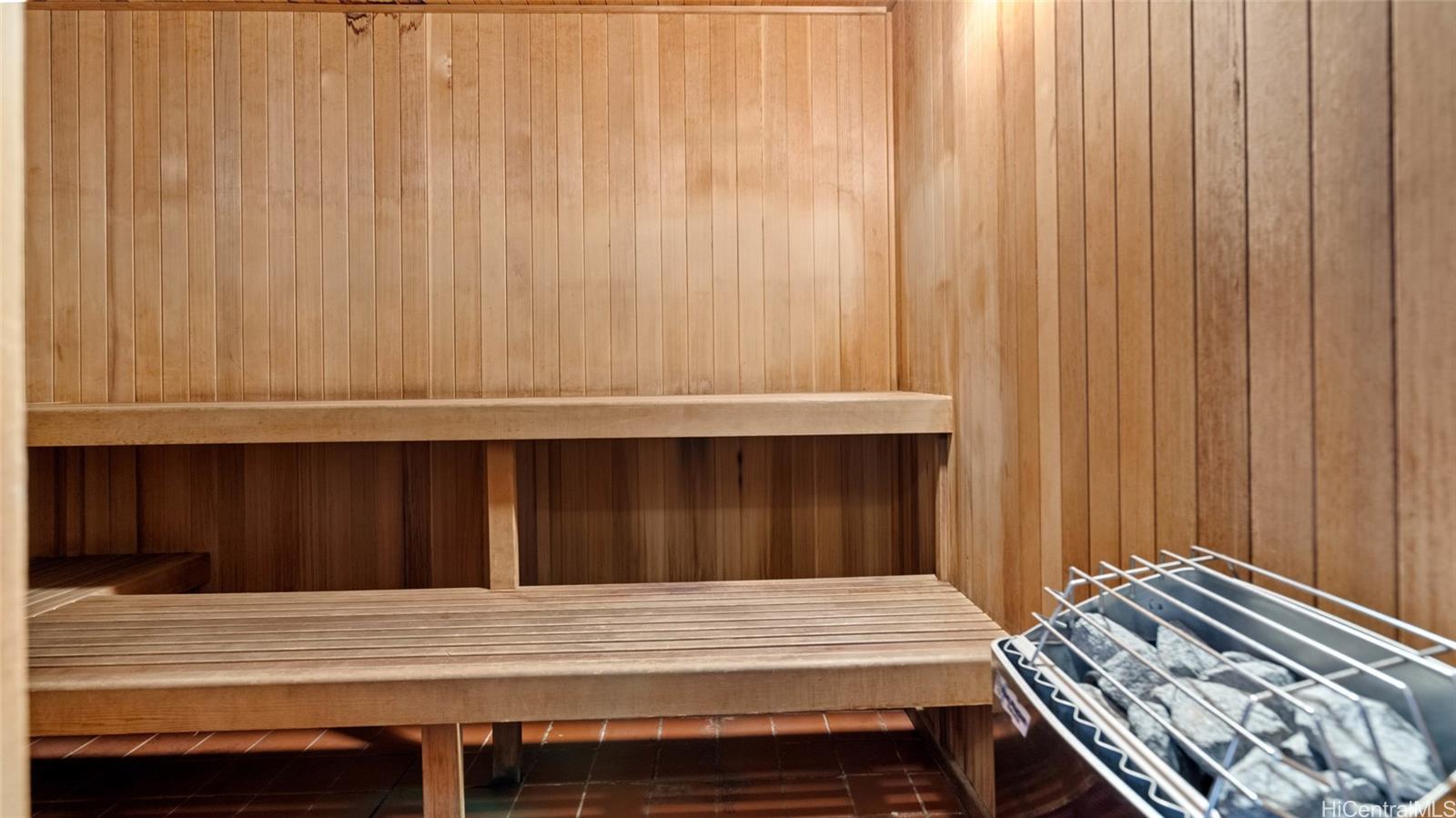 Royal Iolani condo # DH/2807, Honolulu, Hawaii - photo 10 of 25