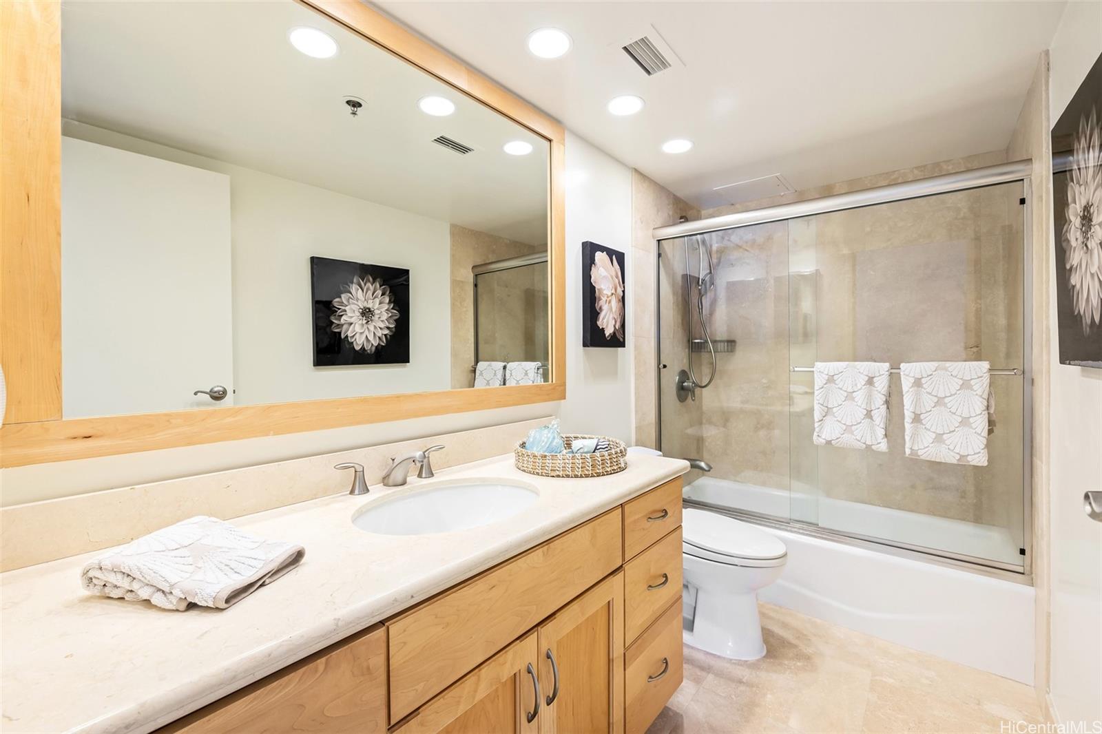 Royal Iolani condo # PH7, Honolulu, Hawaii - photo 17 of 25