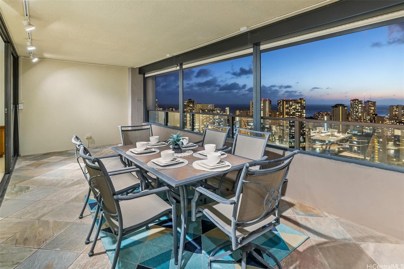 Royal Iolani condo # PH7, Honolulu, Hawaii - photo 5 of 25