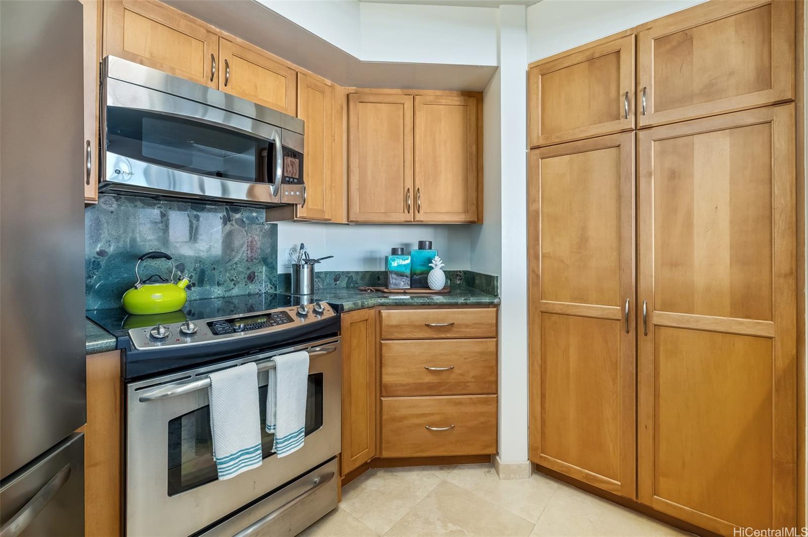 Royal Iolani condo # PH7, Honolulu, Hawaii - photo 10 of 25