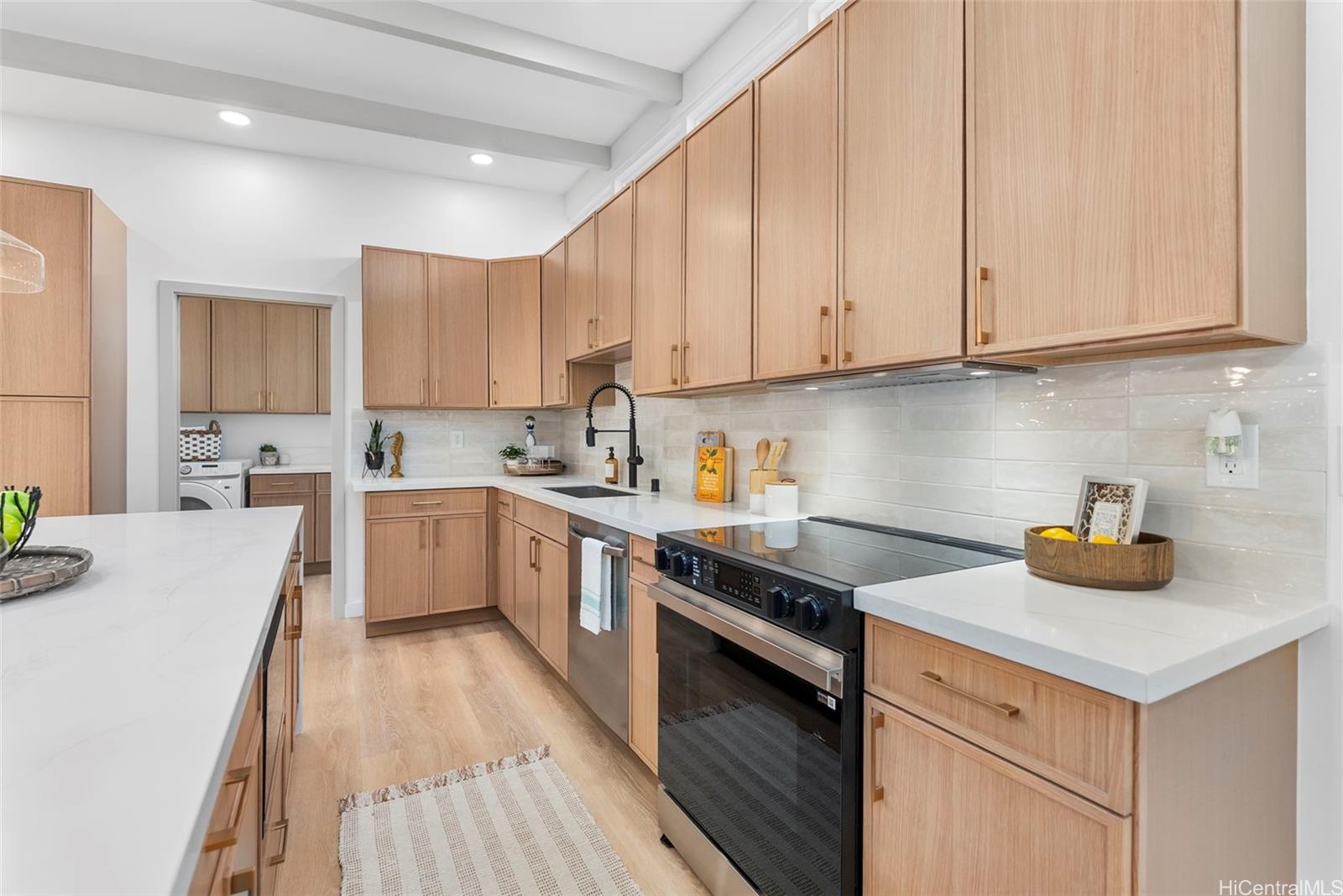 584  Kipuka Place Coconut Grove, Kailua home - photo 3 of 25