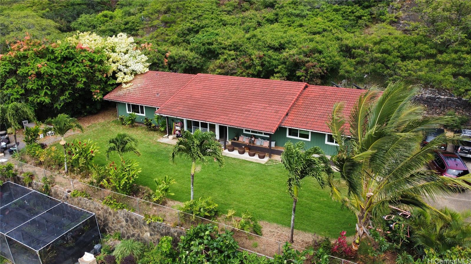 587  Pakala Street Koko Head Terrace, Hawaii Kai home - photo 2 of 25