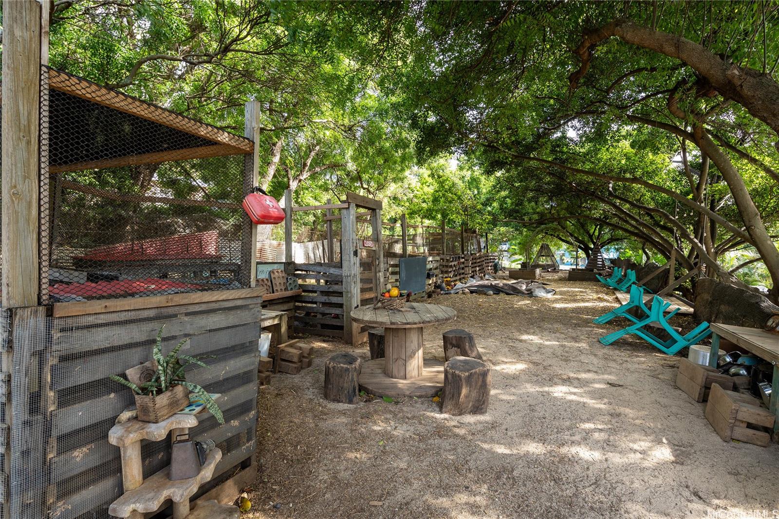 587  Pakala Street Koko Head Terrace, Hawaii Kai home - photo 21 of 25