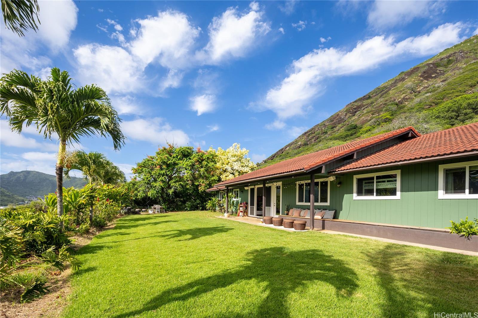 587  Pakala Street Koko Head Terrace, Hawaii Kai home - photo 4 of 25