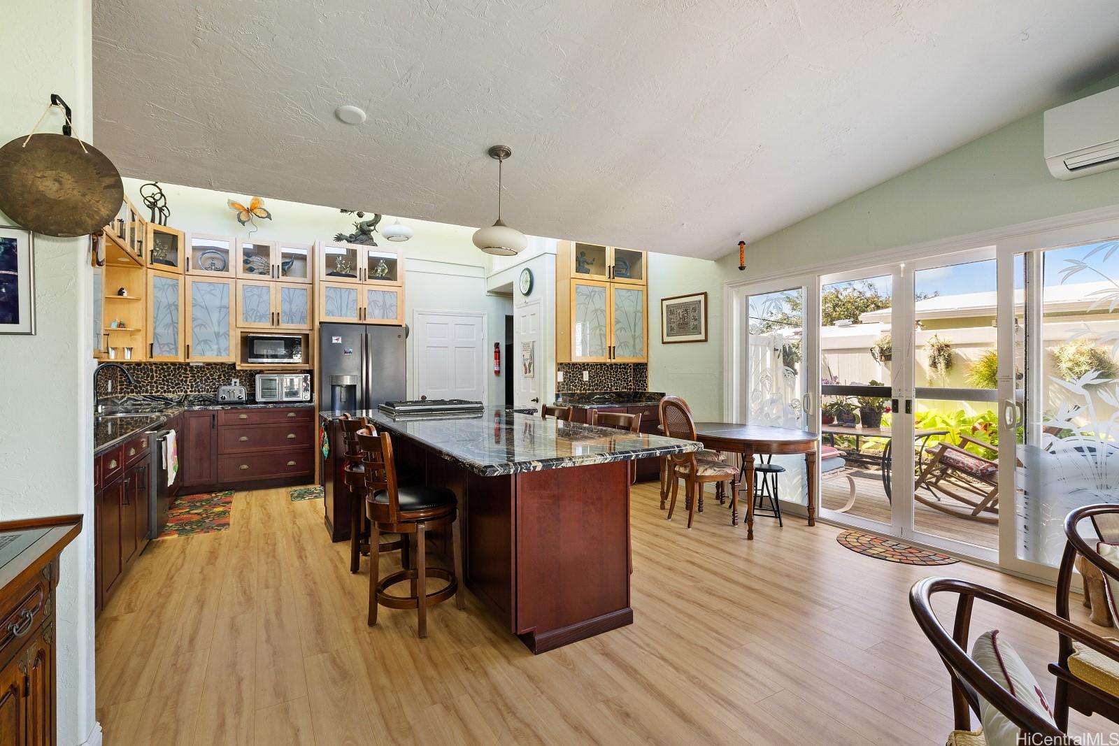 589  Iana Street Enchanted Lake, Kailua home - photo 4 of 25