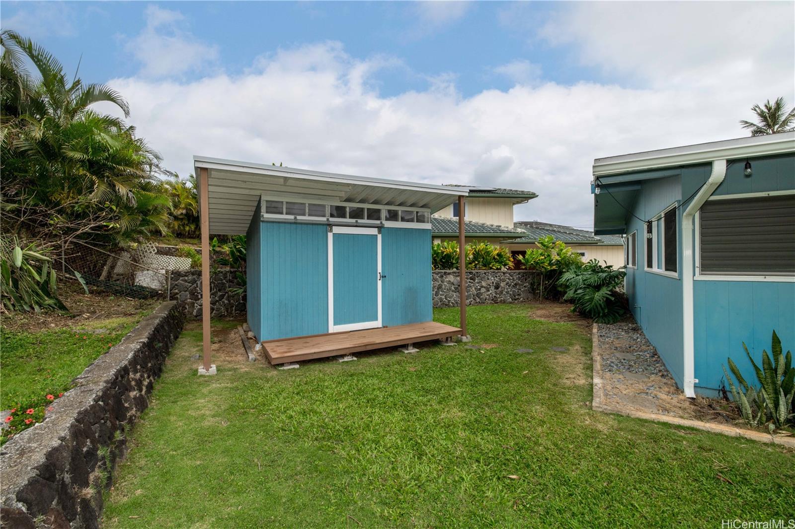 592  Ulumu St Pohakupu, Kailua home - photo 17 of 20