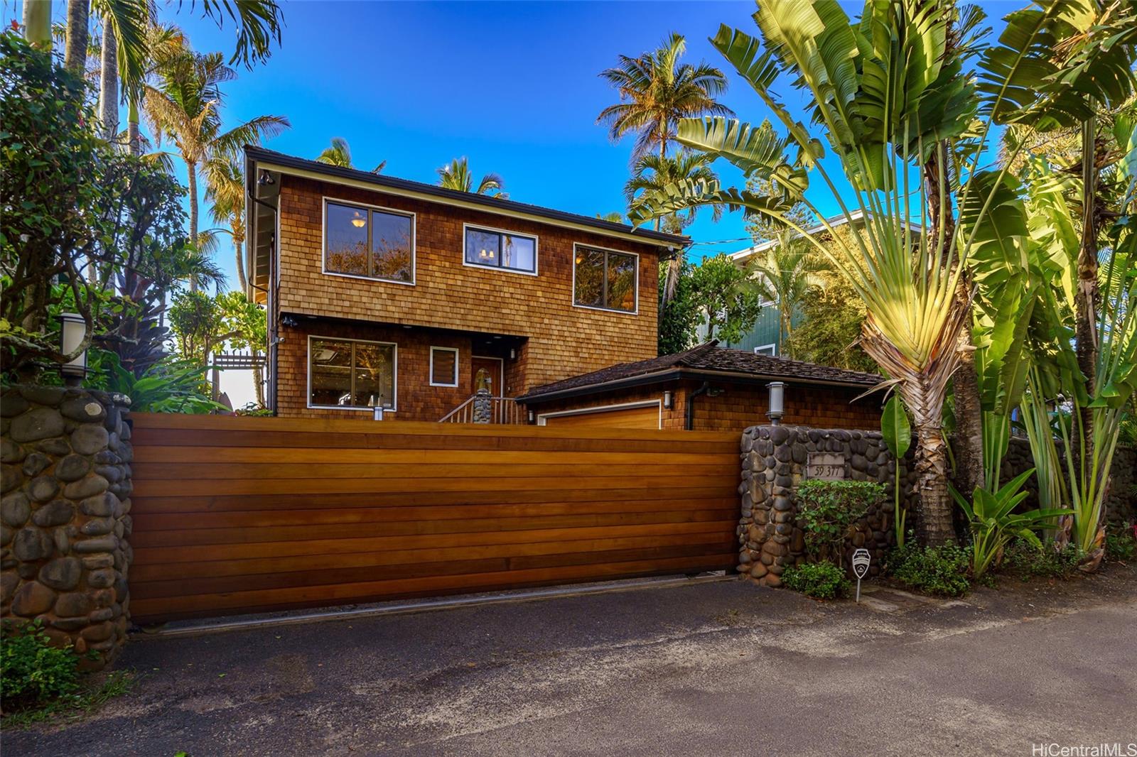 59-377  Ke Nui Rd Sunset Area, North Shore home - photo 2 of 25