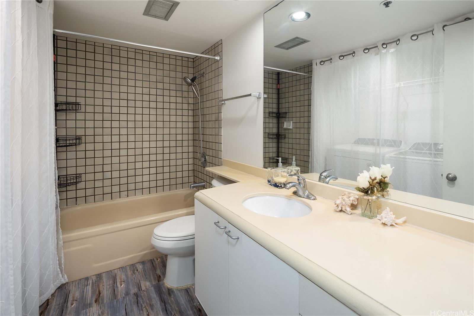 Honolulu Tower condo # 1202, Honolulu, Hawaii - photo 11 of 17