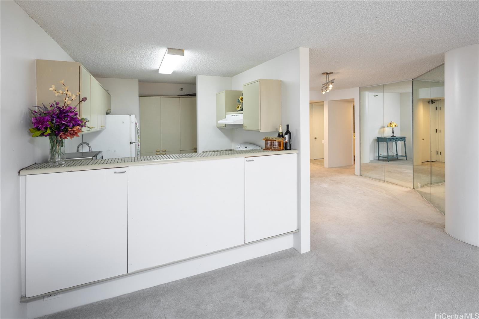 Honolulu Tower condo # 1202, Honolulu, Hawaii - photo 5 of 17