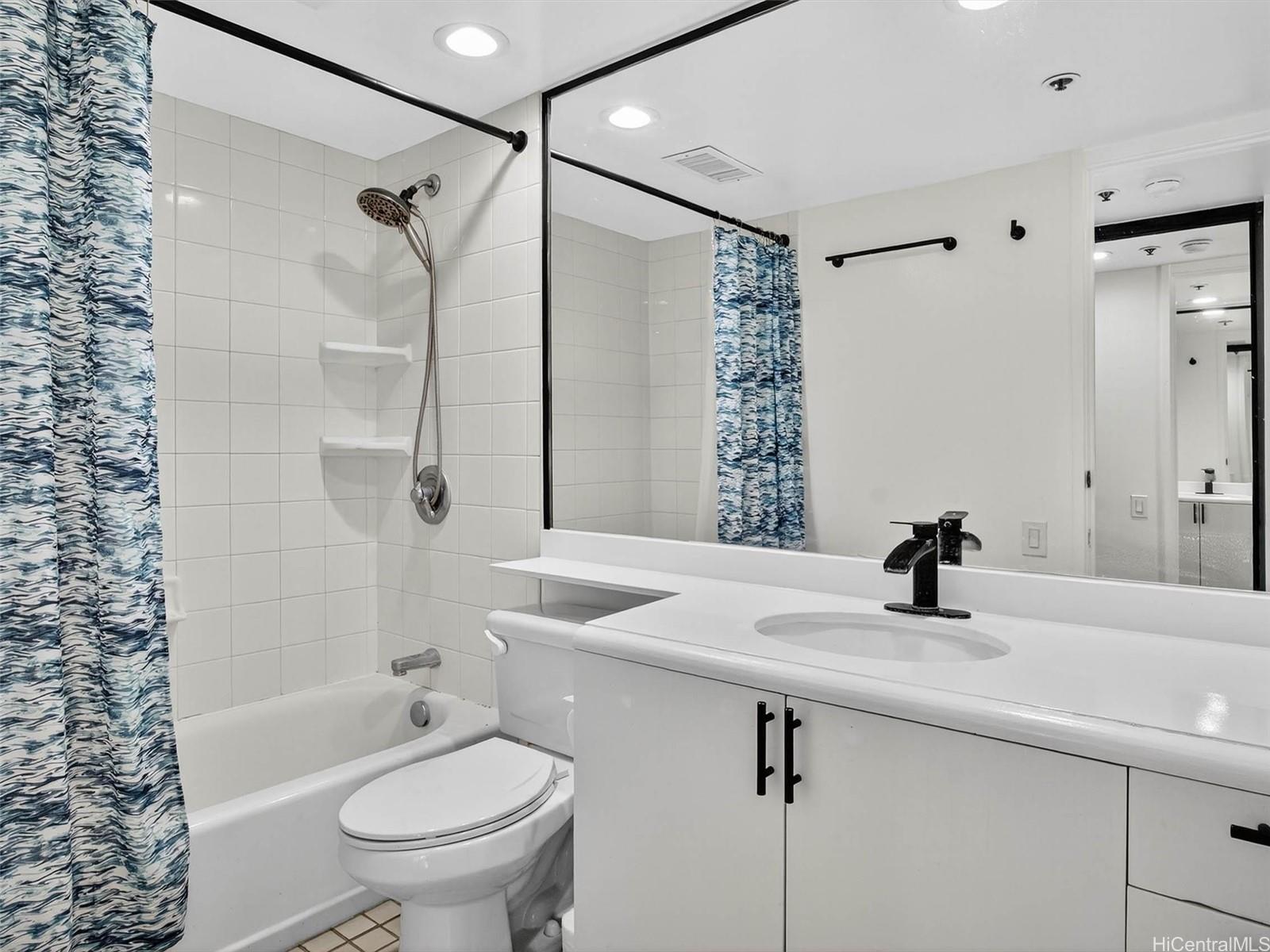 Honolulu Tower condo # 1706, Honolulu, Hawaii - photo 16 of 24