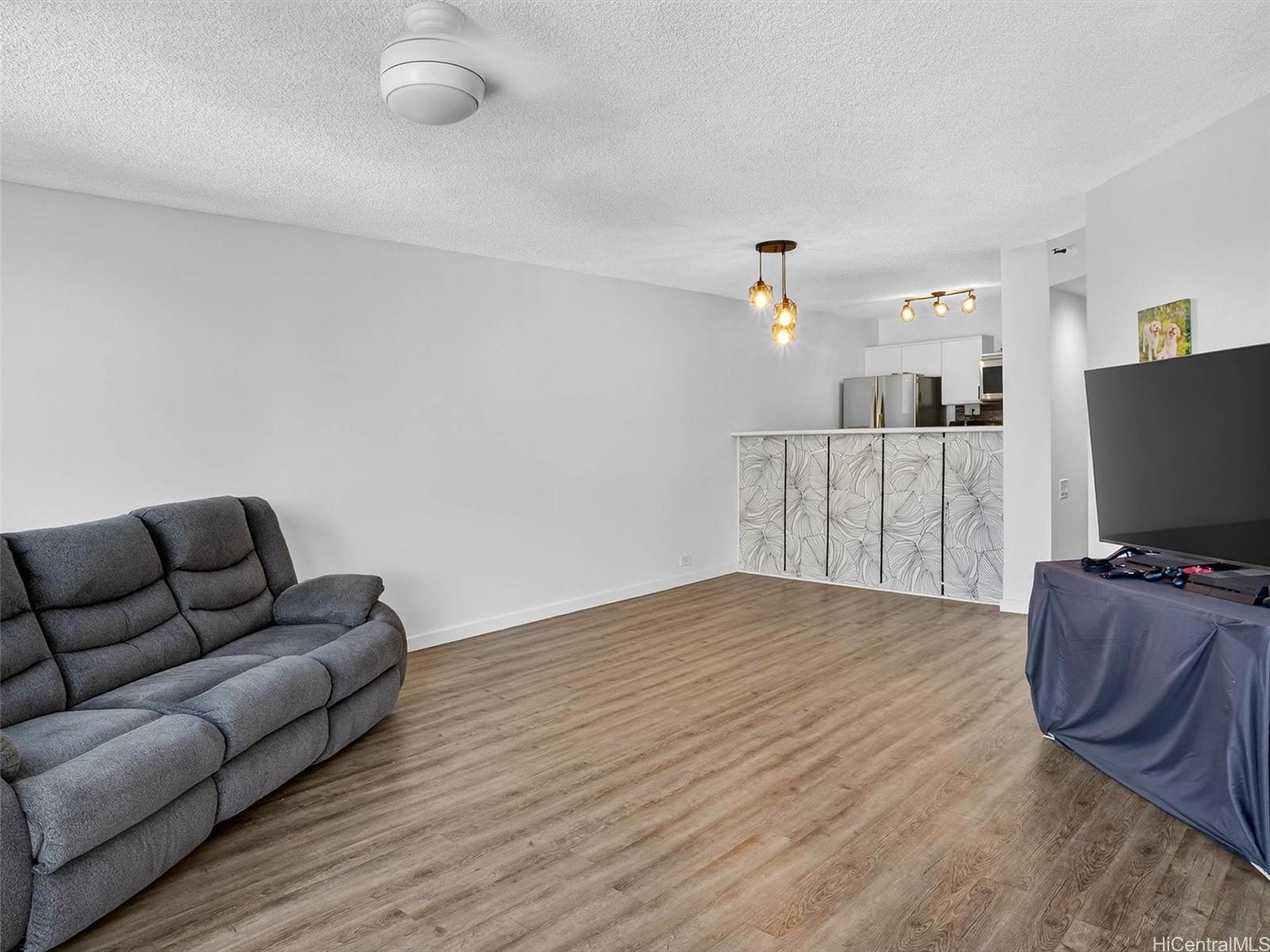 Honolulu Tower condo # 1706, Honolulu, Hawaii - photo 5 of 24