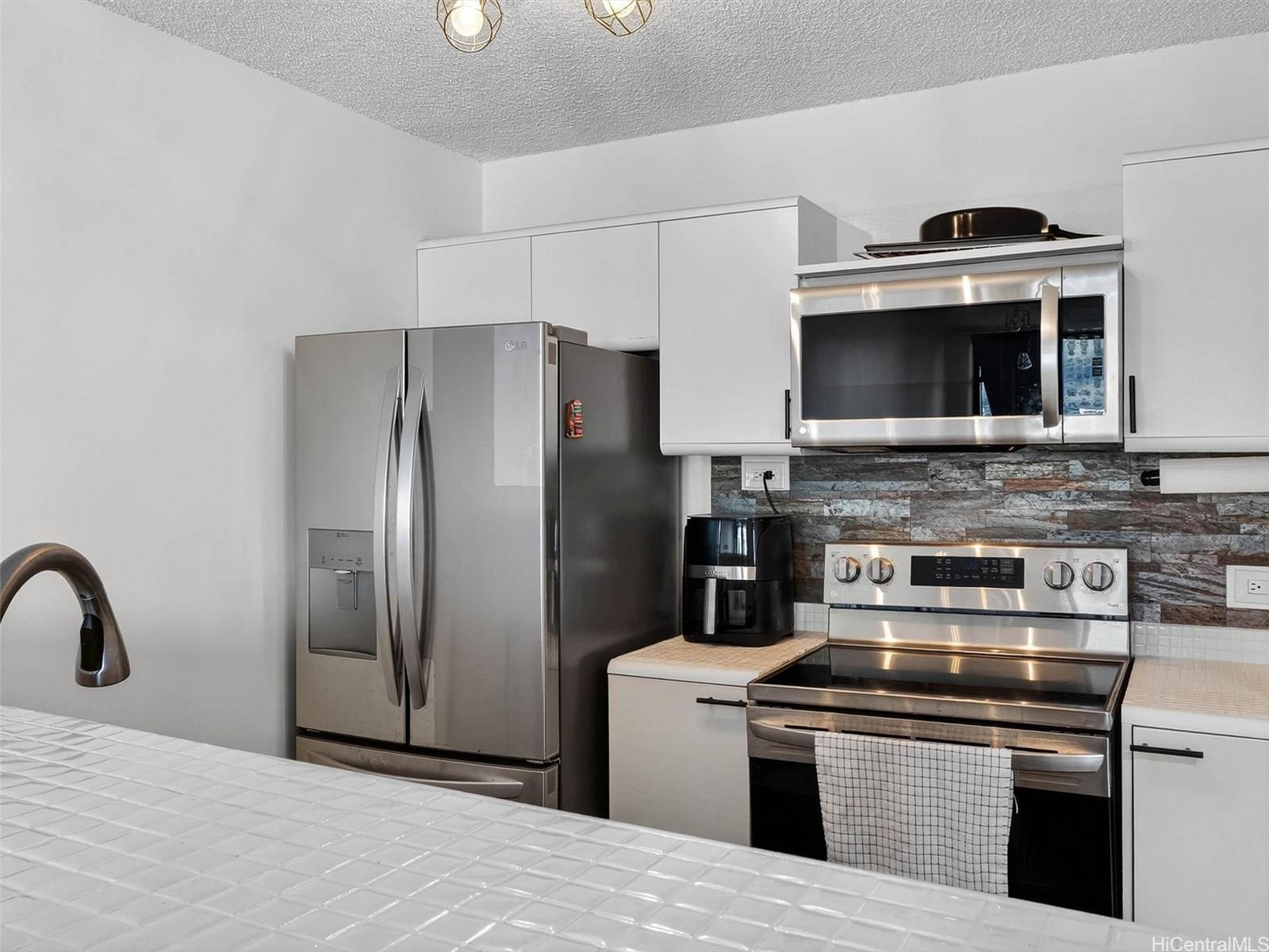 Honolulu Tower condo # 1706, Honolulu, Hawaii - photo 8 of 24