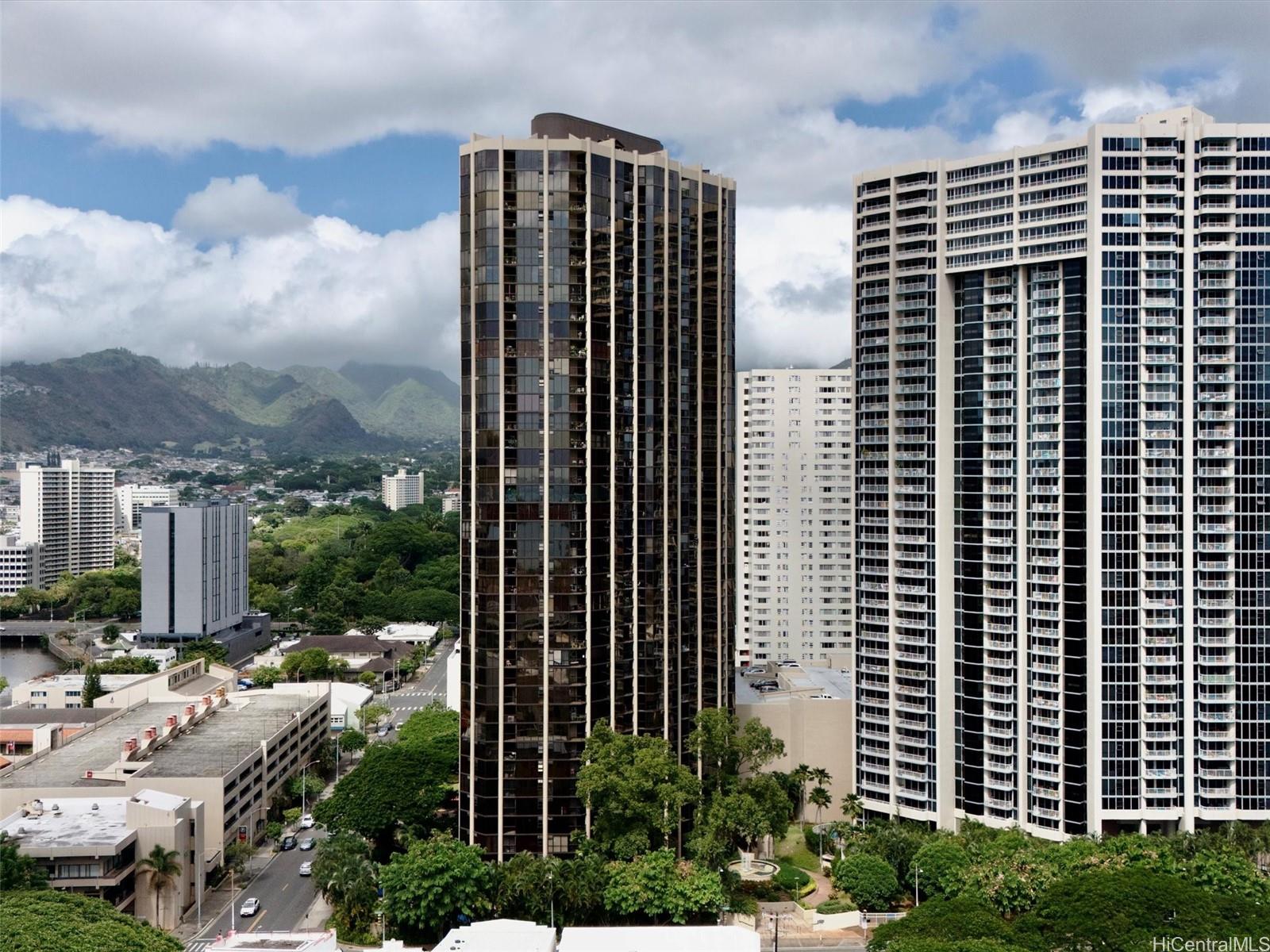 Honolulu Tower condo # 1706, Honolulu, Hawaii - photo 2 of 17