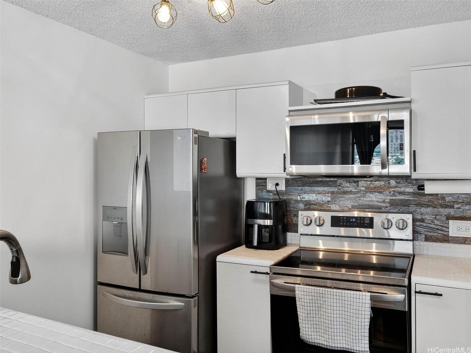 Honolulu Tower condo # 1706, Honolulu, Hawaii - photo 9 of 17