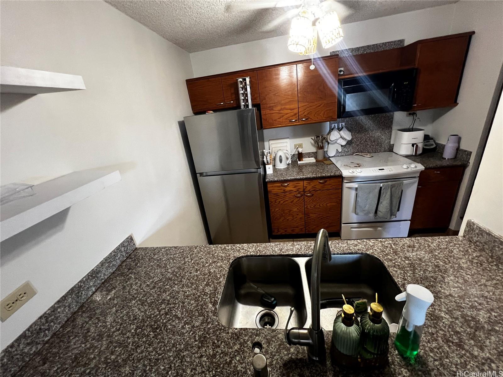 60 N Beretania St Honolulu - Rental - photo 3 of 18