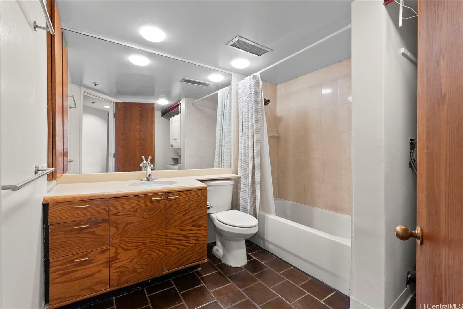 Honolulu Tower condo # 2503, Honolulu, Hawaii - photo 13 of 25