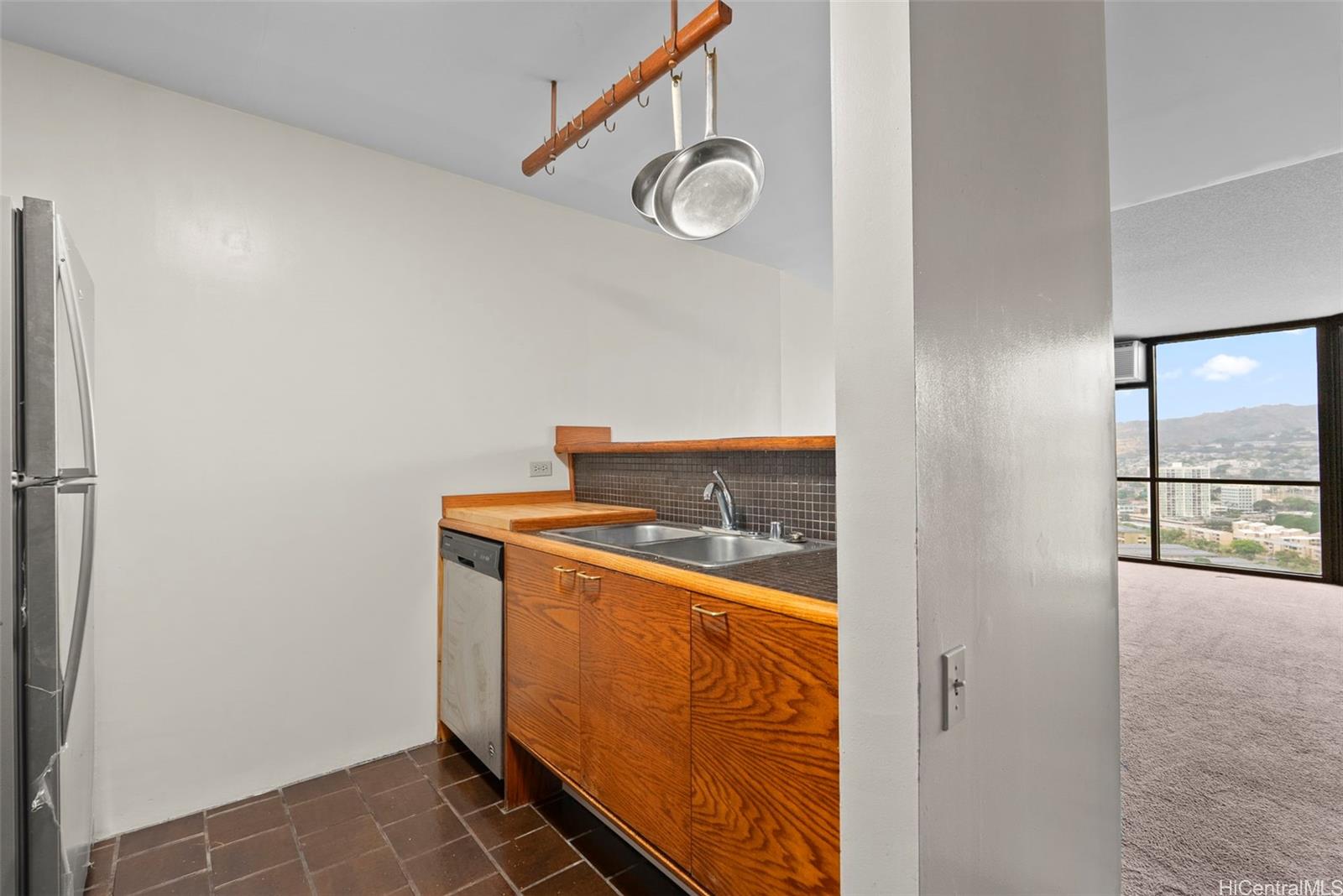 Honolulu Tower condo # 2503, Honolulu, Hawaii - photo 8 of 25