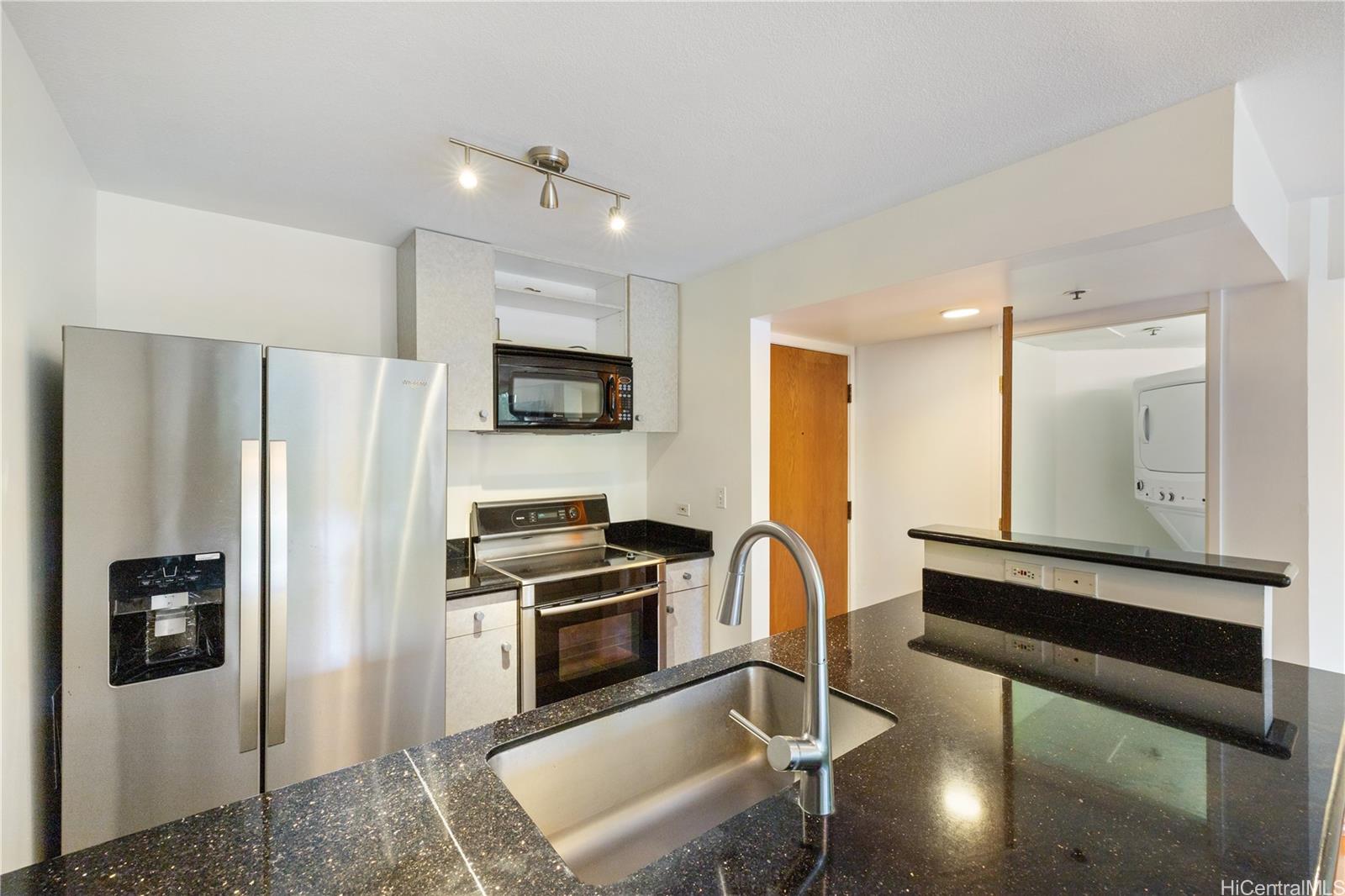 Honolulu Tower condo # 308, Honolulu, Hawaii - photo 4 of 16