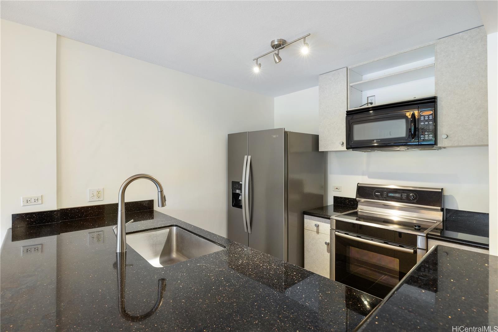 Honolulu Tower condo # 308, Honolulu, Hawaii - photo 5 of 16