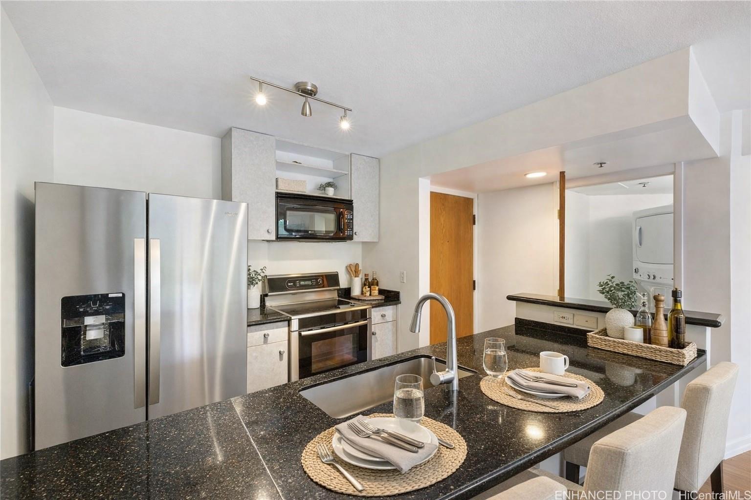 Honolulu Tower condo # 308, Honolulu, Hawaii - photo 4 of 16