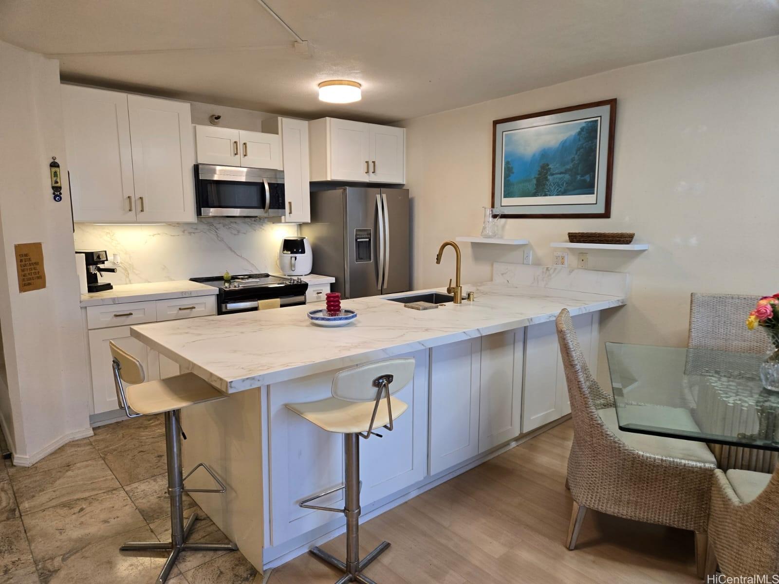 Honolulu Tower condo # 3209, Honolulu, Hawaii - photo 4 of 25