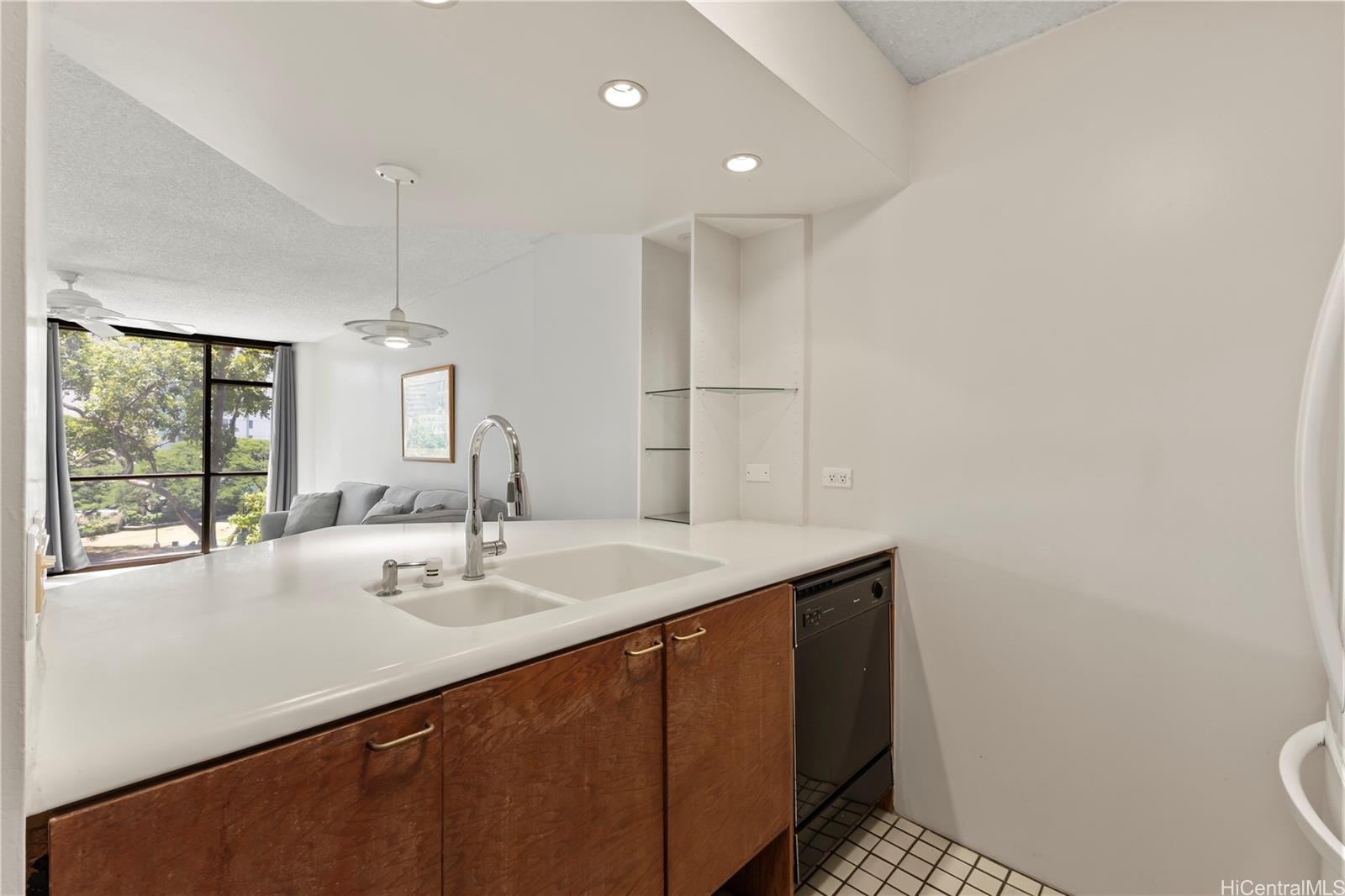 Honolulu Tower condo # 510, Honolulu, Hawaii - photo 6 of 24