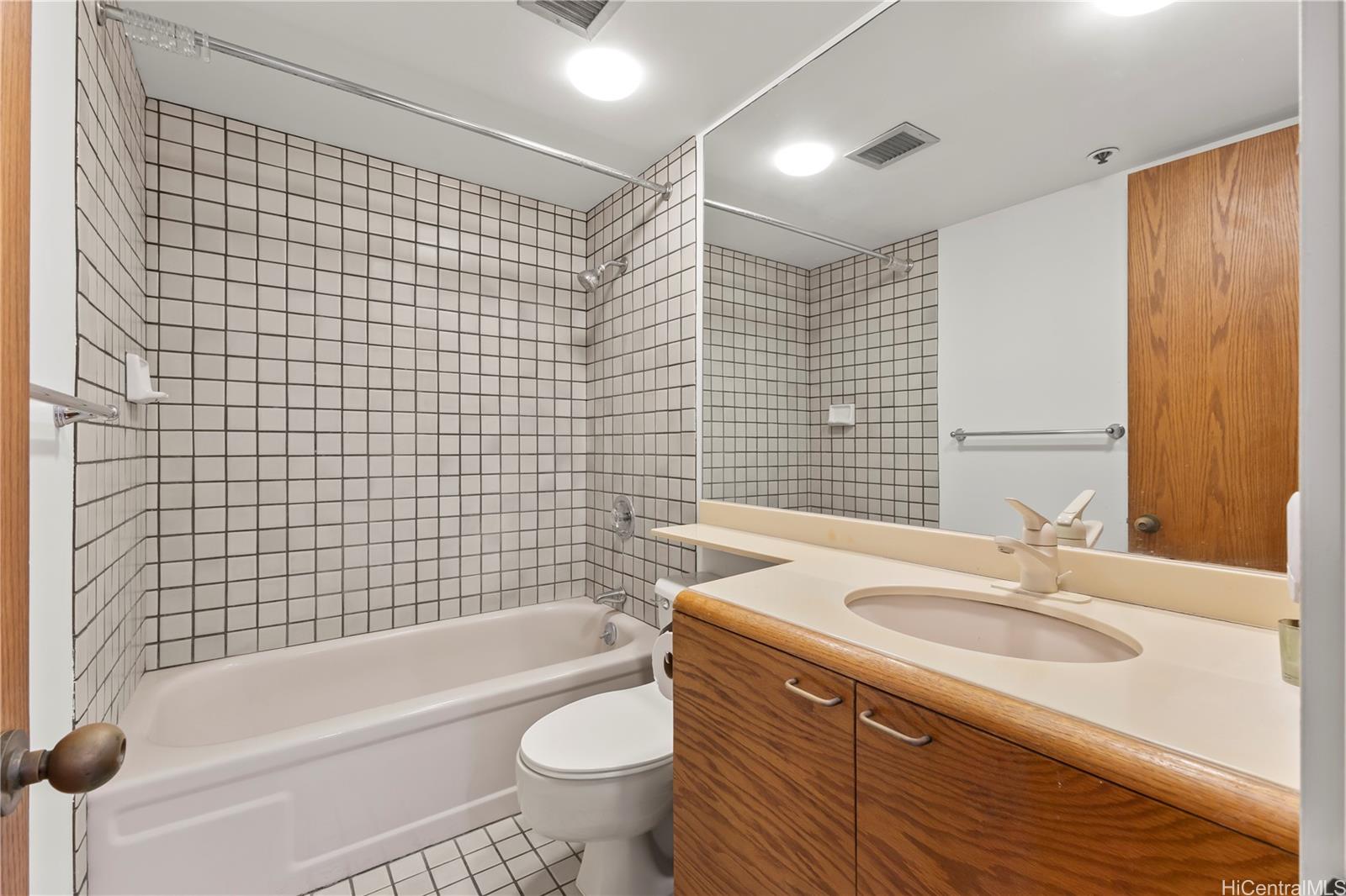 Honolulu Tower condo # 510, Honolulu, Hawaii - photo 10 of 24