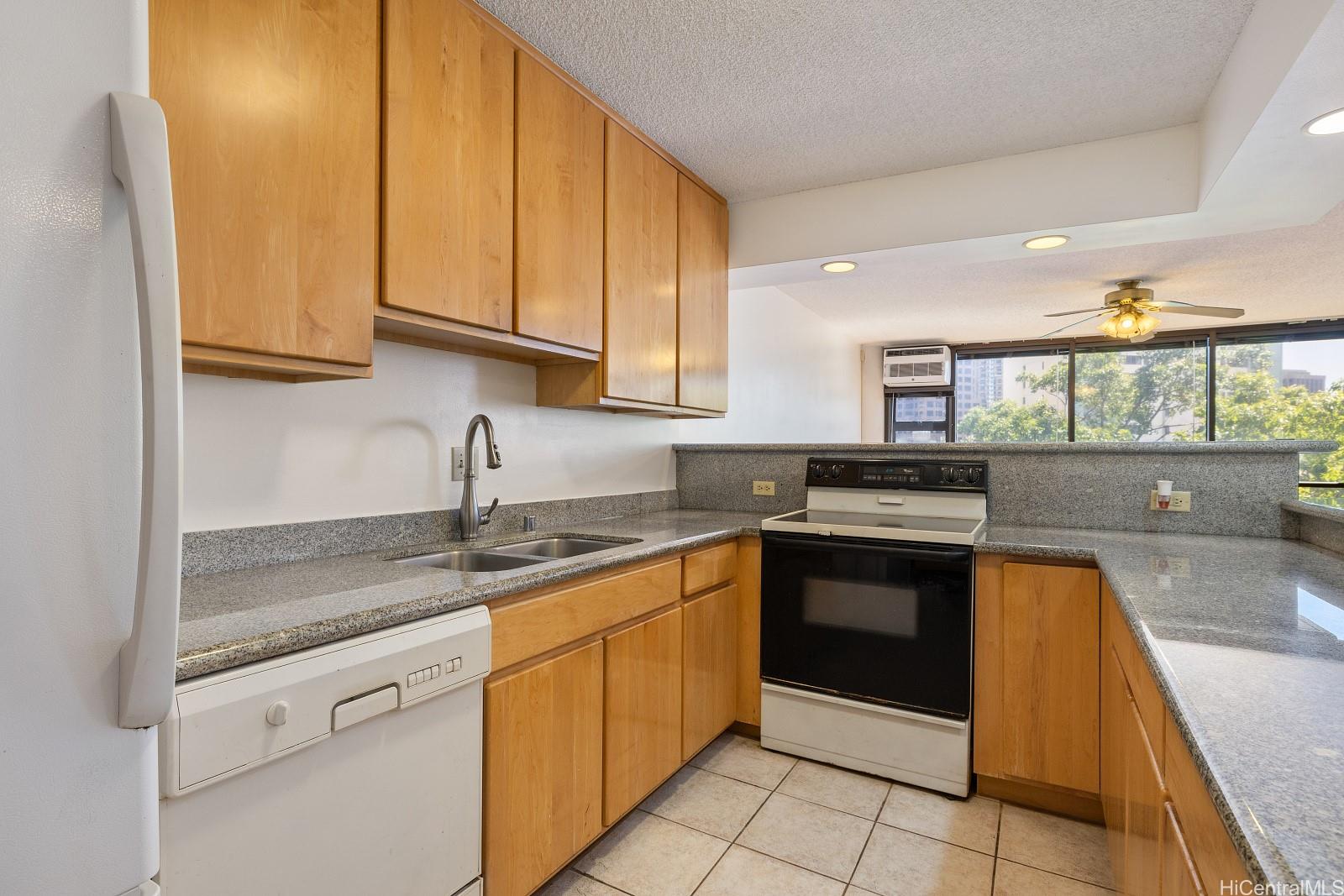 Honolulu Tower condo # 901, Honolulu, Hawaii - photo 3 of 25