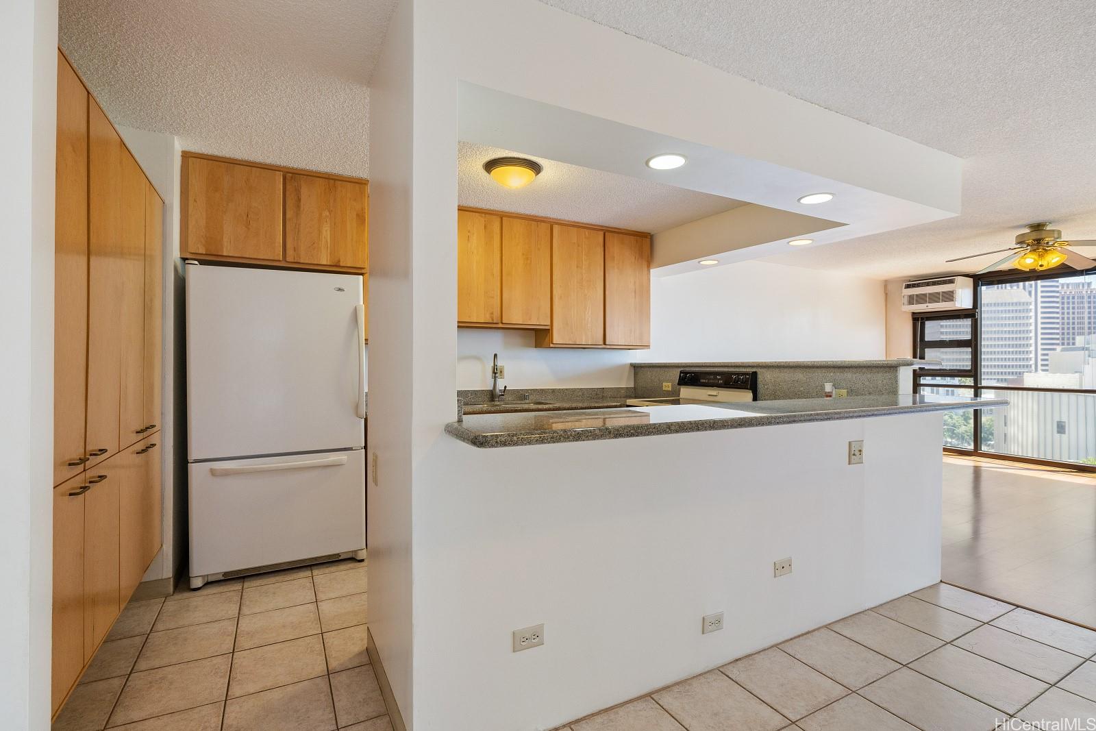 Honolulu Tower condo # 901, Honolulu, Hawaii - photo 4 of 25