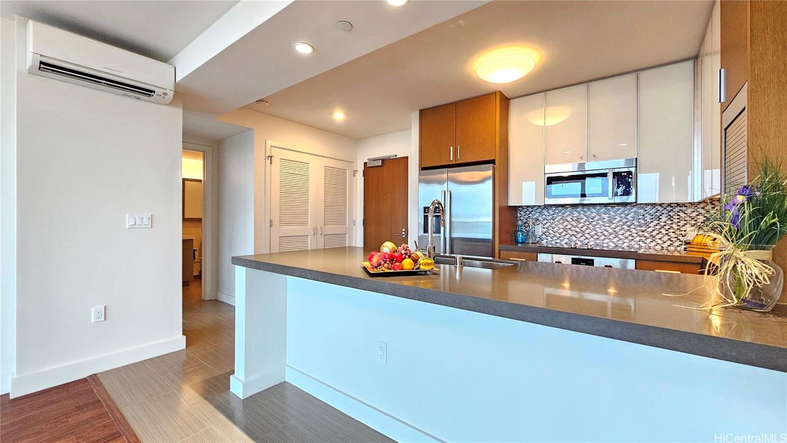 The Collection condo # 1304, Honolulu, Hawaii - photo 6 of 25