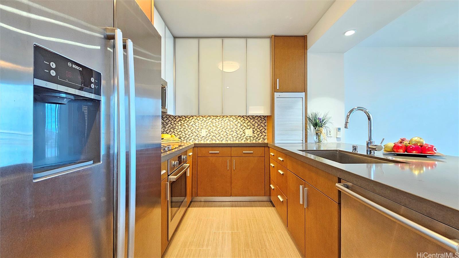 The Collection condo # 1304, Honolulu, Hawaii - photo 7 of 24