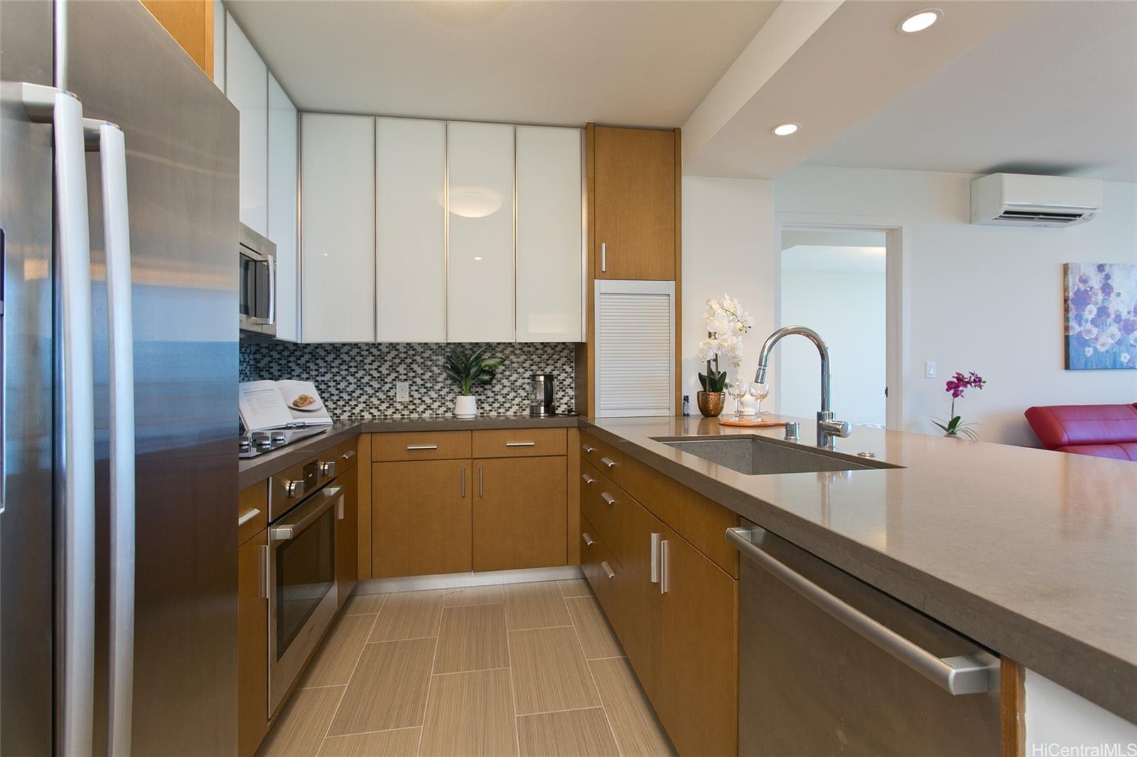 The Collection condo # 3407, Honolulu, Hawaii - photo 10 of 23