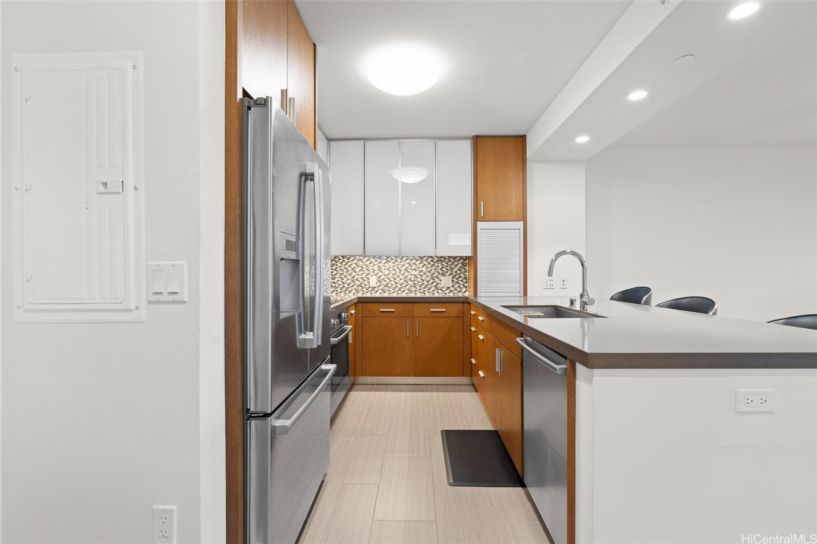 600 Ala Moana Blvd Honolulu - Rental - photo 2 of 19